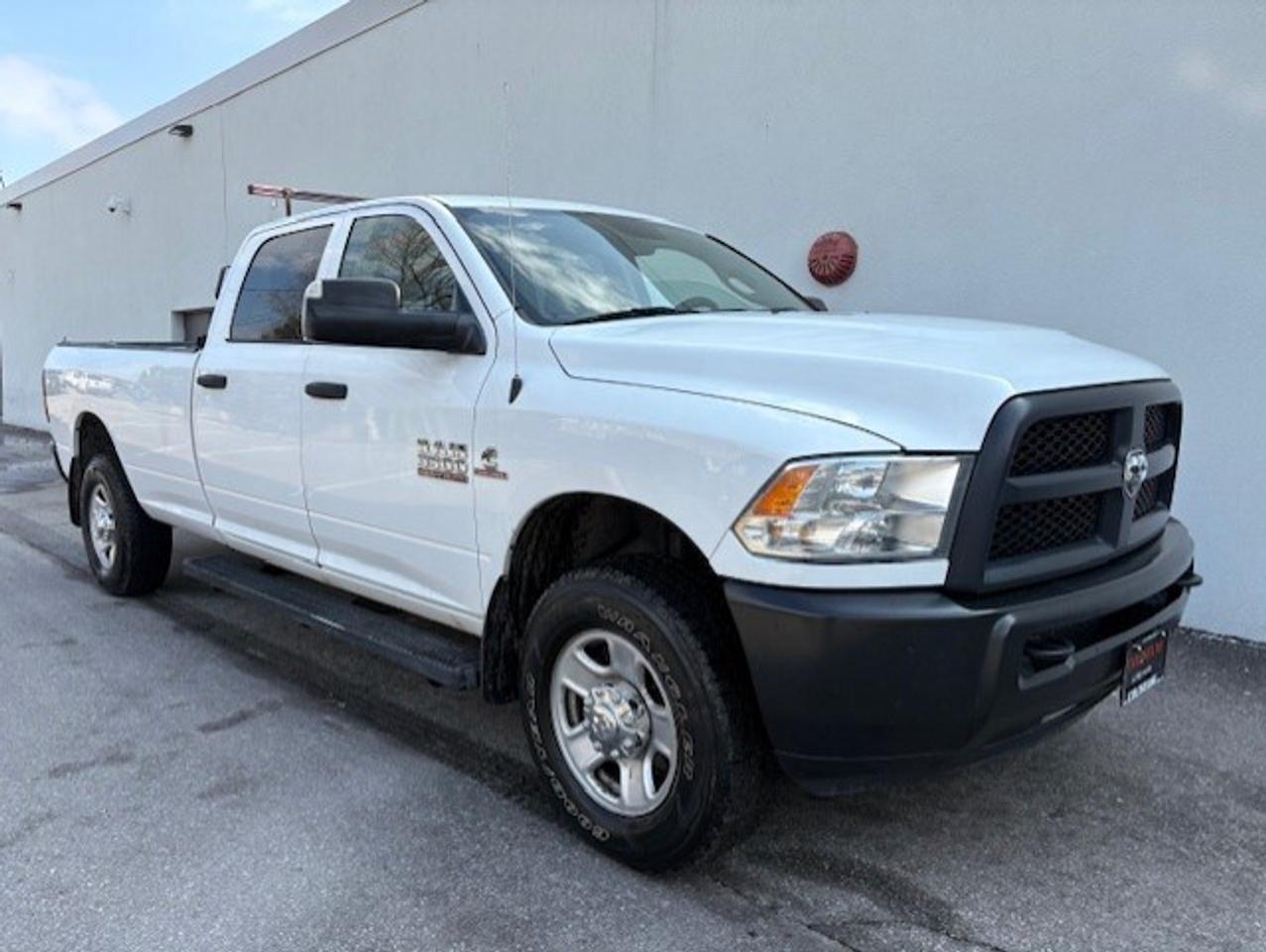 2016 RAM 3500 4WD 6.7L CUMMINS DIESEL-CREW CAB-LONG BOX-ONLY 74K Photo