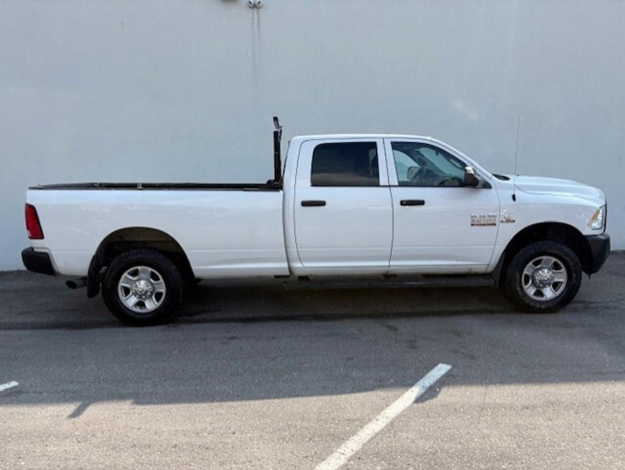 2016 RAM 3500 4WD 6.7L CUMMINS DIESEL-CREW CAB-LONG BOX-ONLY 74K Photo
