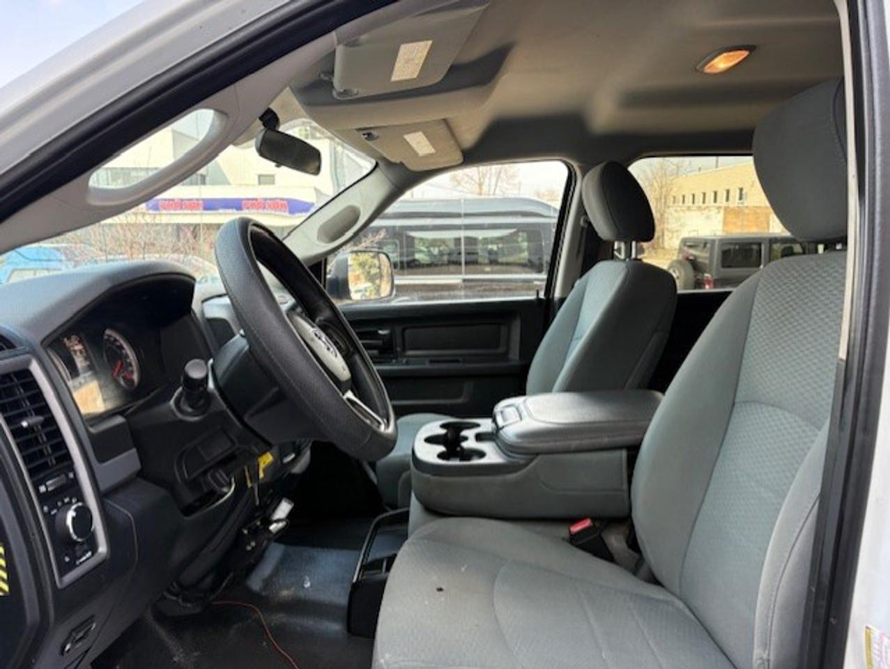2016 RAM 3500 4WD 6.7L CUMMINS DIESEL-CREW CAB-LONG BOX-ONLY 74K Photo