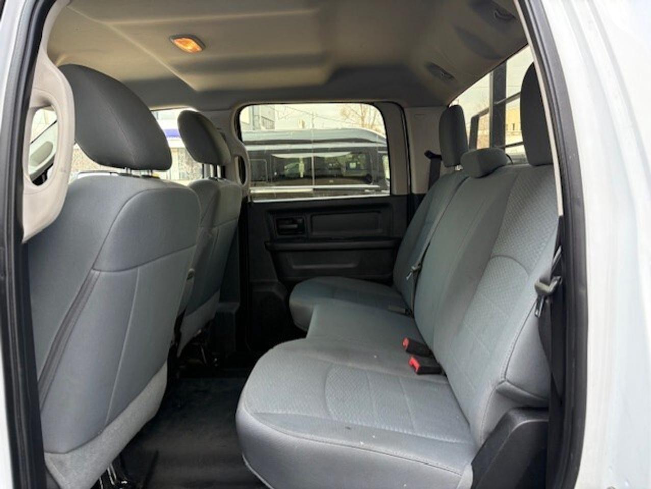 2016 RAM 3500 4WD 6.7L CUMMINS DIESEL-CREW CAB-LONG BOX-ONLY 74K Photo