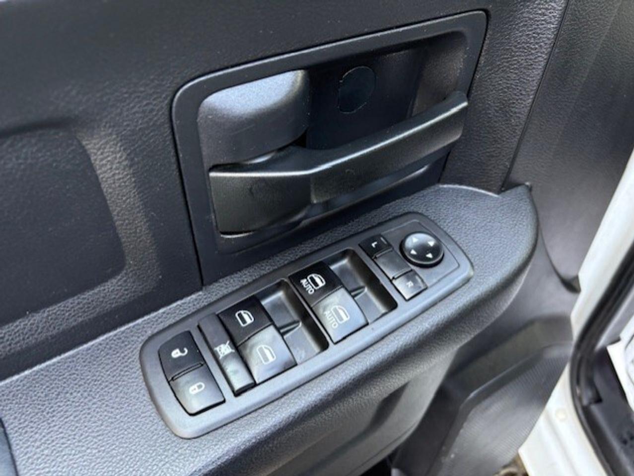 2016 RAM 3500 4WD 6.7L CUMMINS DIESEL-CREW CAB-LONG BOX-ONLY 74K Photo