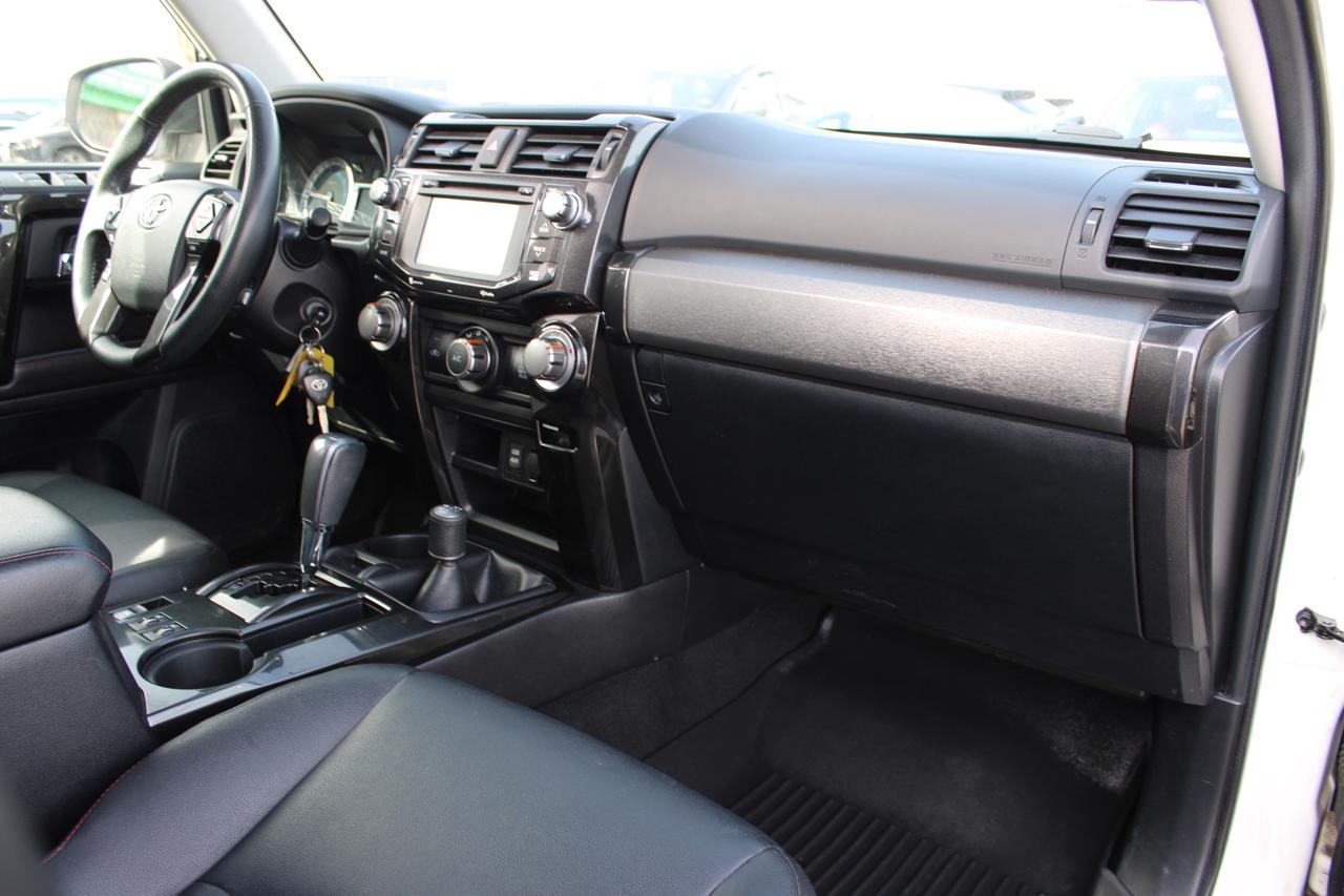 2016 Toyota 4Runner SR5 4WD SAFETY INCLUDED Photo