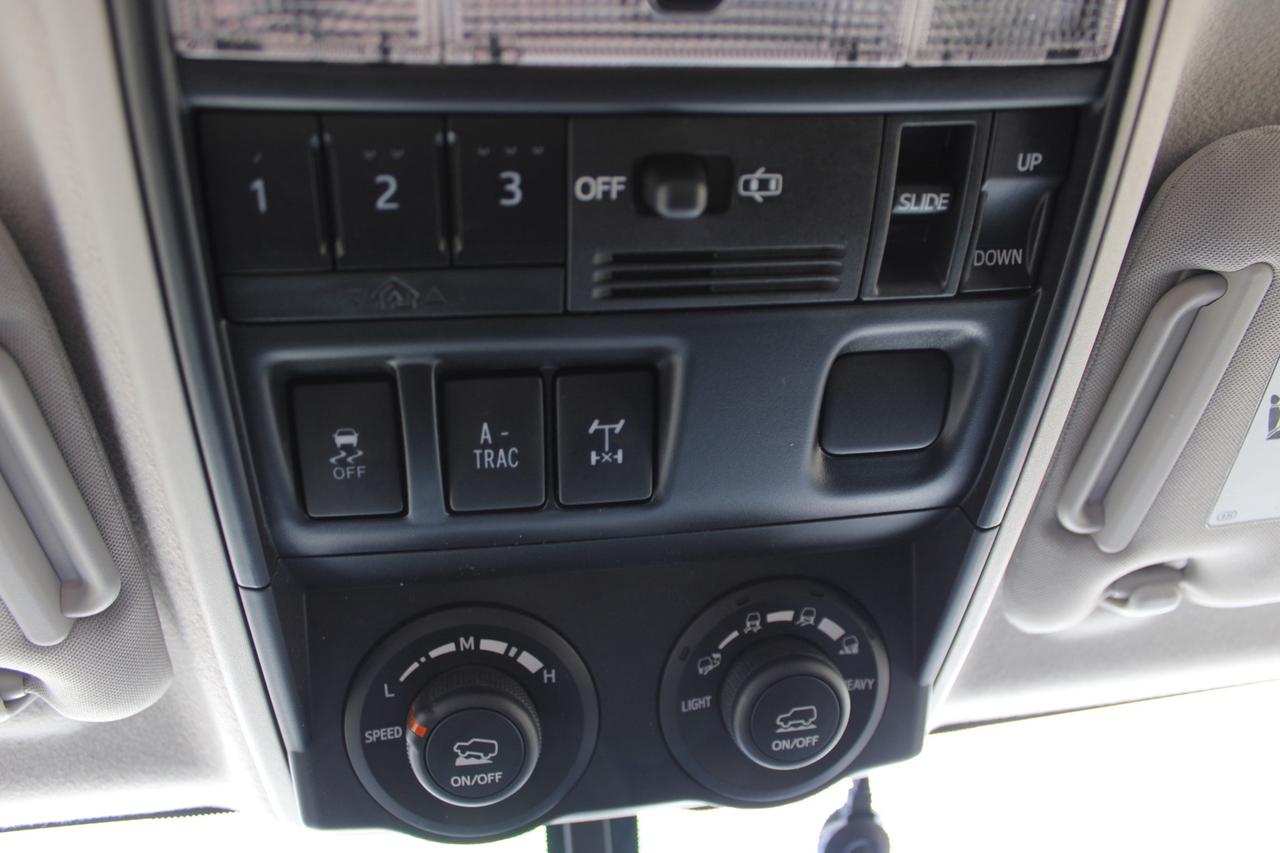 2016 Toyota 4Runner SR5 4WD SAFETY INCLUDED Photo