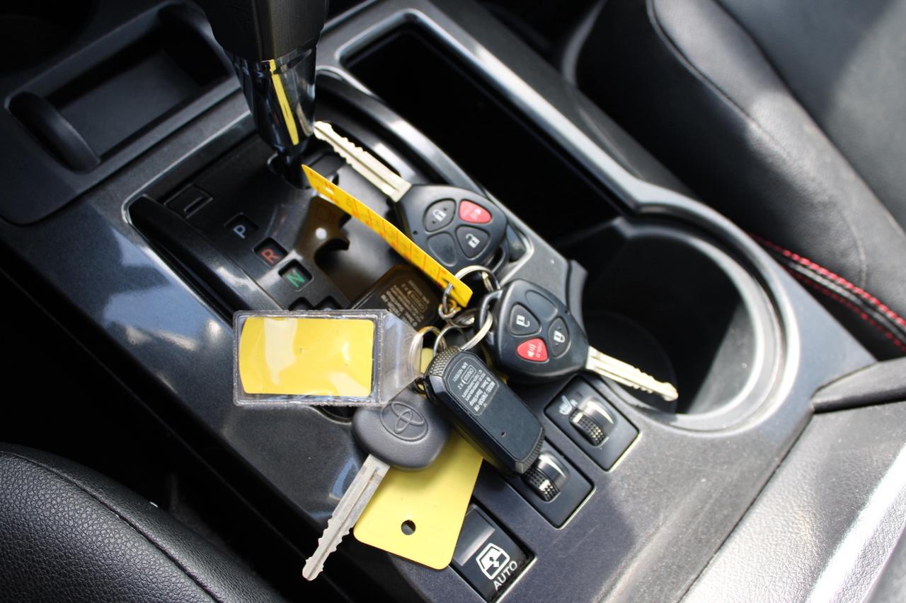 2016 Toyota 4Runner SR5 4WD SAFETY INCLUDED Photo