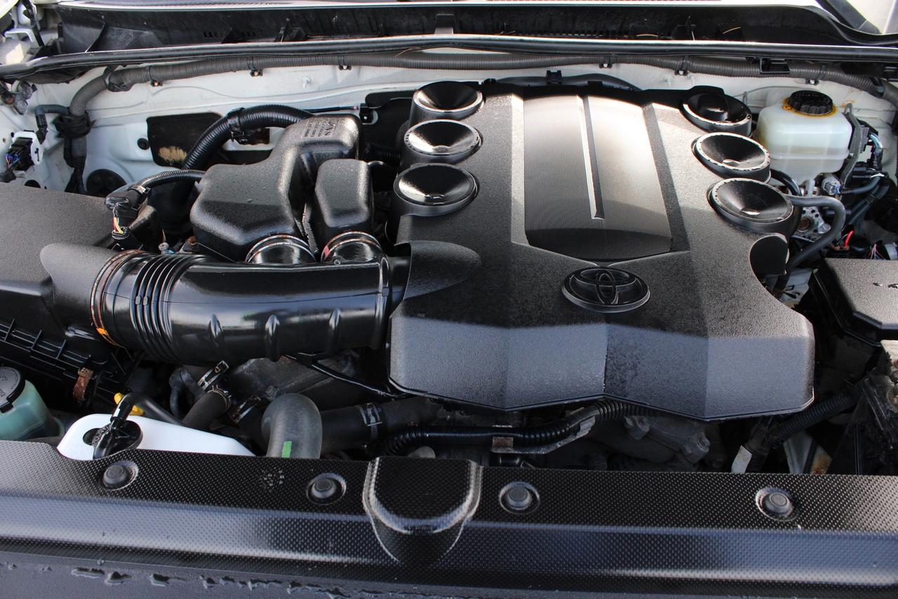 2016 Toyota 4Runner SR5 4WD SAFETY INCLUDED Photo