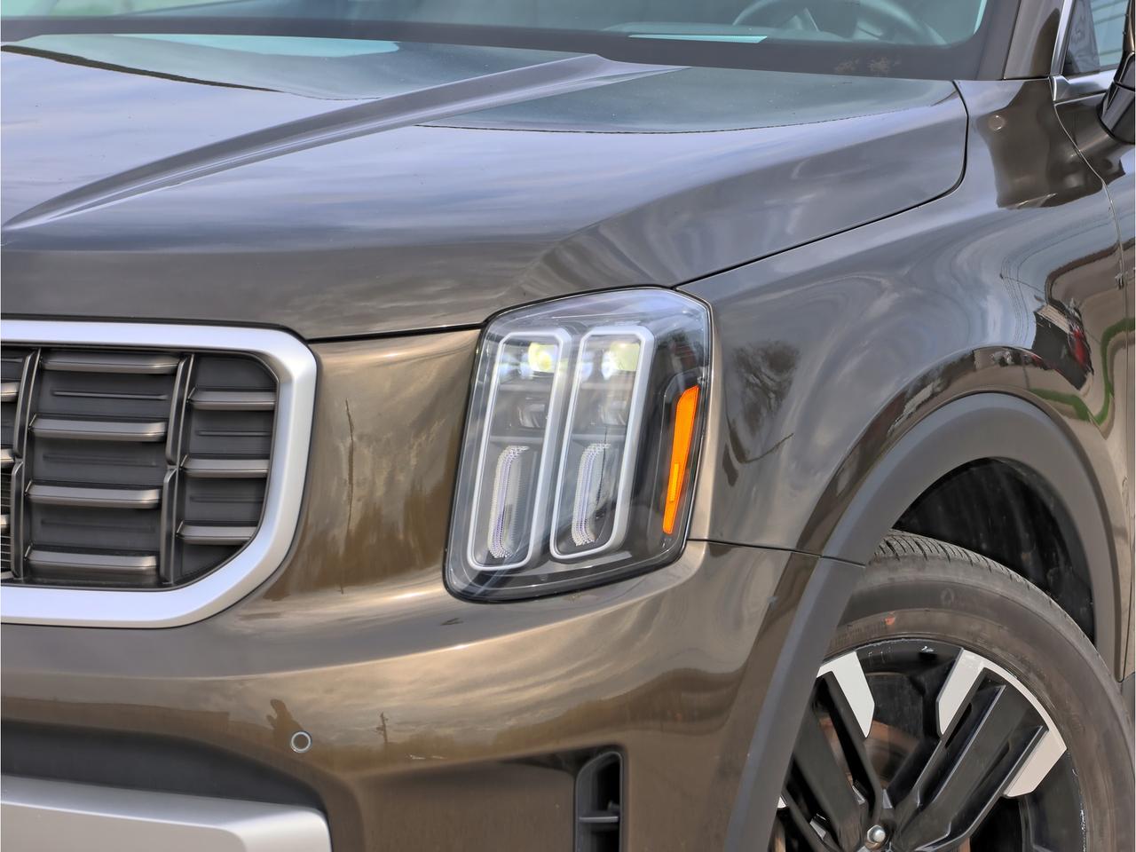 2023 Kia Telluride SX Limited   HUD   Nappa Leather   FDM Photo