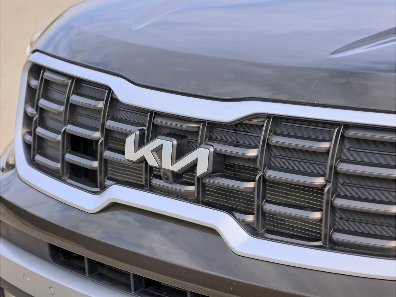 2023 Kia Telluride SX Limited   HUD   Nappa Leather   FDM Photo