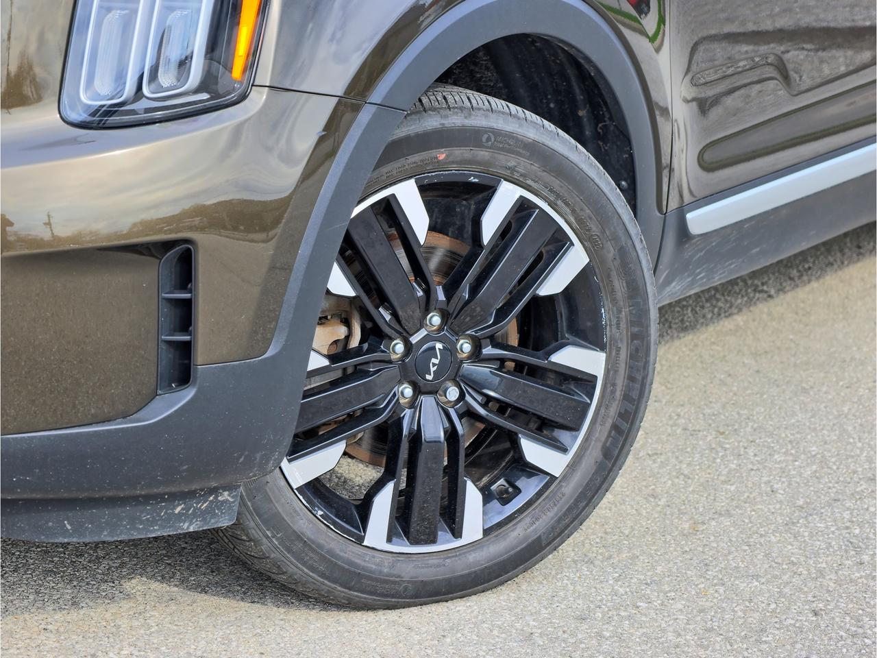 2023 Kia Telluride SX Limited   HUD   Nappa Leather   FDM Photo