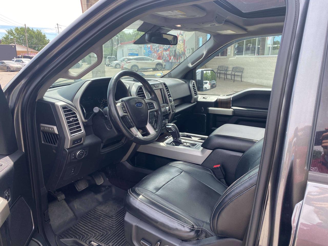 2016 Ford F-150 LARIAT, CLEAN CARFAX, HEATED/ COOLED LEATHER SEATS Photo