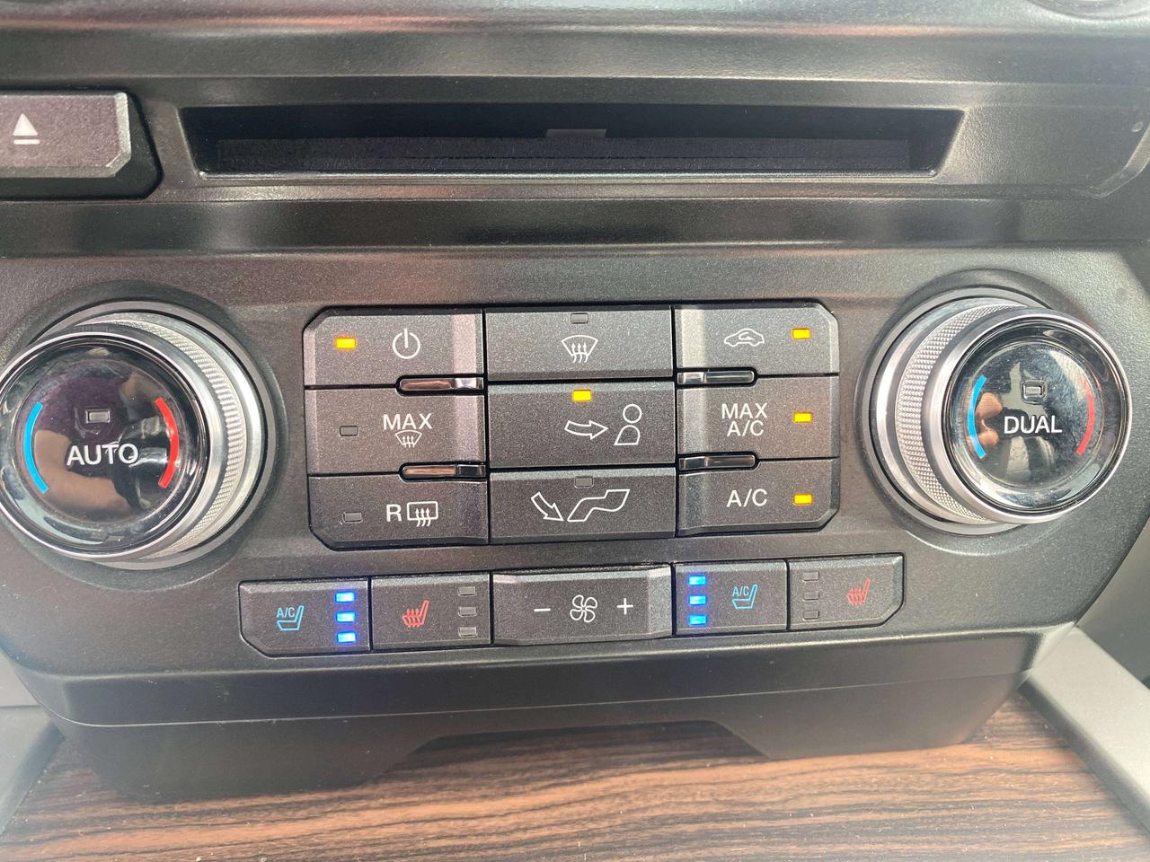 2016 Ford F-150 LARIAT, CLEAN CARFAX, HEATED/ COOLED LEATHER SEATS Photo