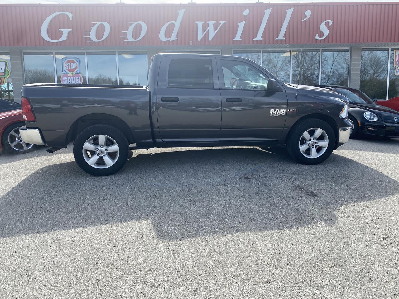 2023 RAM 1500 Classic SLT, 6 PASSENGER, 4X4, 5.7L HEMI, BACK UP CAMERA! Photo