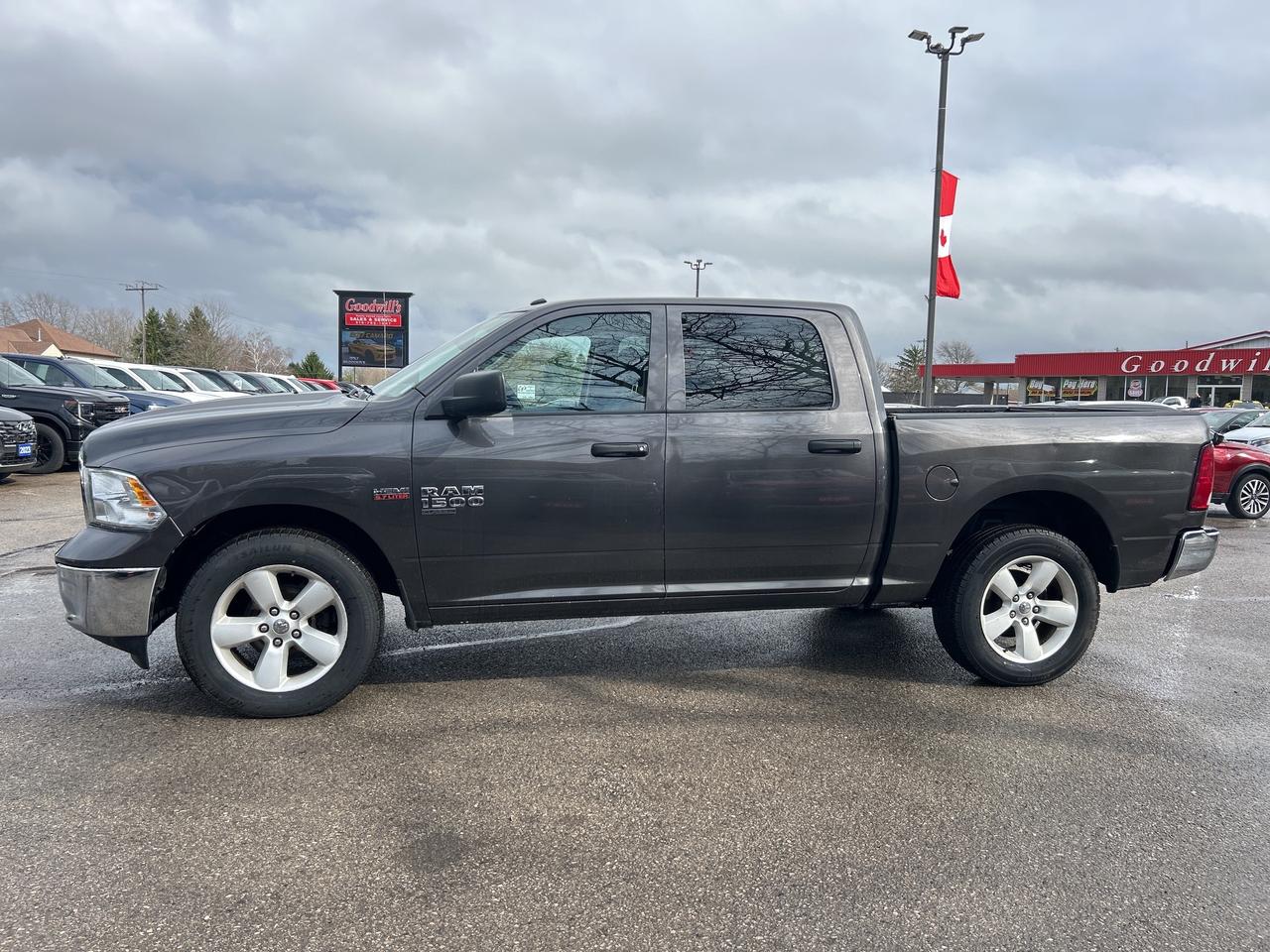2023 RAM 1500 Classic SLT, 6 PASSENGER, 4X4, 5.7L HEMI, BACK UP CAMERA! Photo