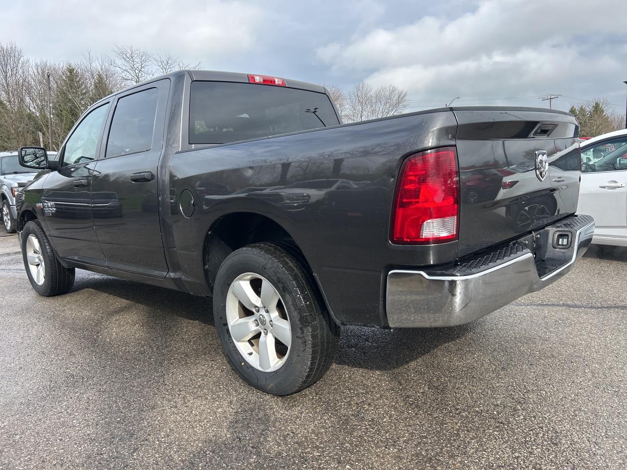 2023 RAM 1500 Classic SLT, 6 PASSENGER, 4X4, 5.7L HEMI, BACK UP CAMERA! Photo