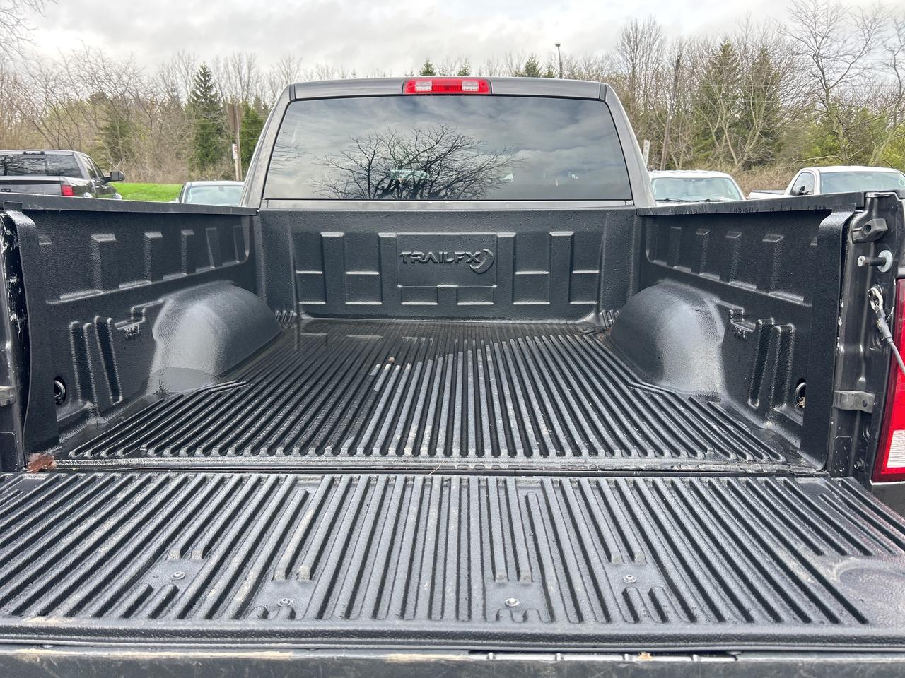 2023 RAM 1500 Classic SLT, 6 PASSENGER, 4X4, 5.7L HEMI, BACK UP CAMERA! Photo