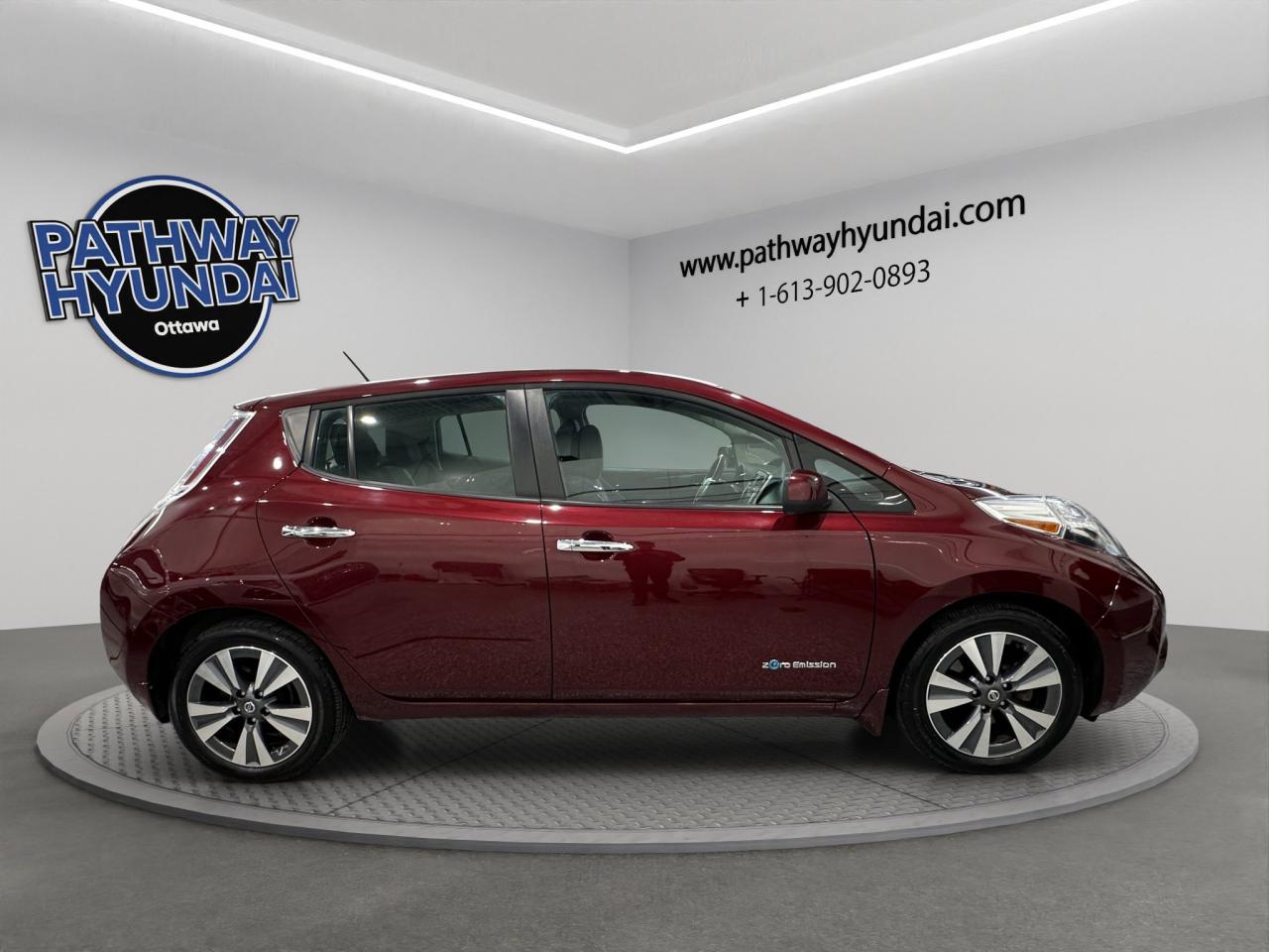 2017 Nissan Leaf SL | Reverse Cam | Heated Seats Photo
