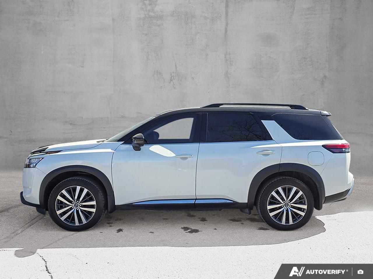 2022 Nissan Pathfinder Platinum | Wireless Apple Car Play | 3 Row Seating | Photo