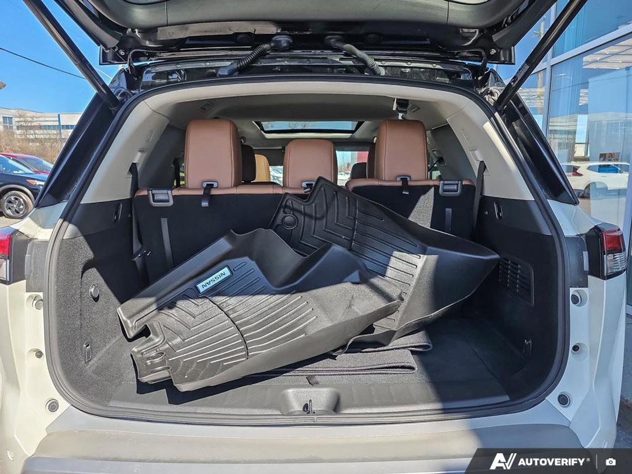 2022 Nissan Pathfinder Platinum | Wireless Apple Car Play | 3 Row Seating | Photo