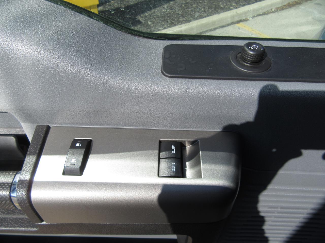 2023 Ford F-650 16FT UNICELL BOX POWER LIFTGATE Photo