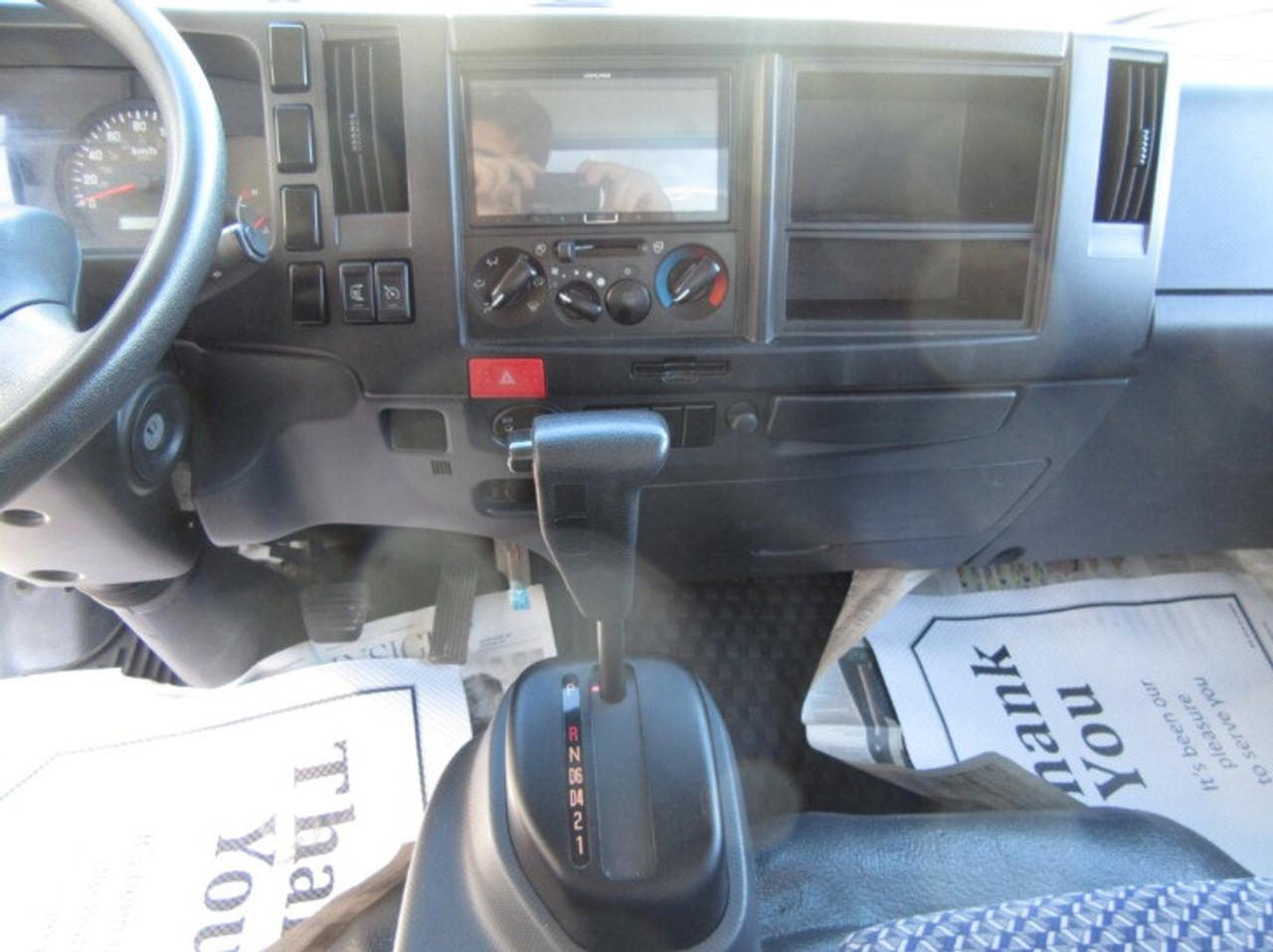 2024 Isuzu NPR GAS 20FT HIGH & WIDE BOX POWER LIFT GATE Photo