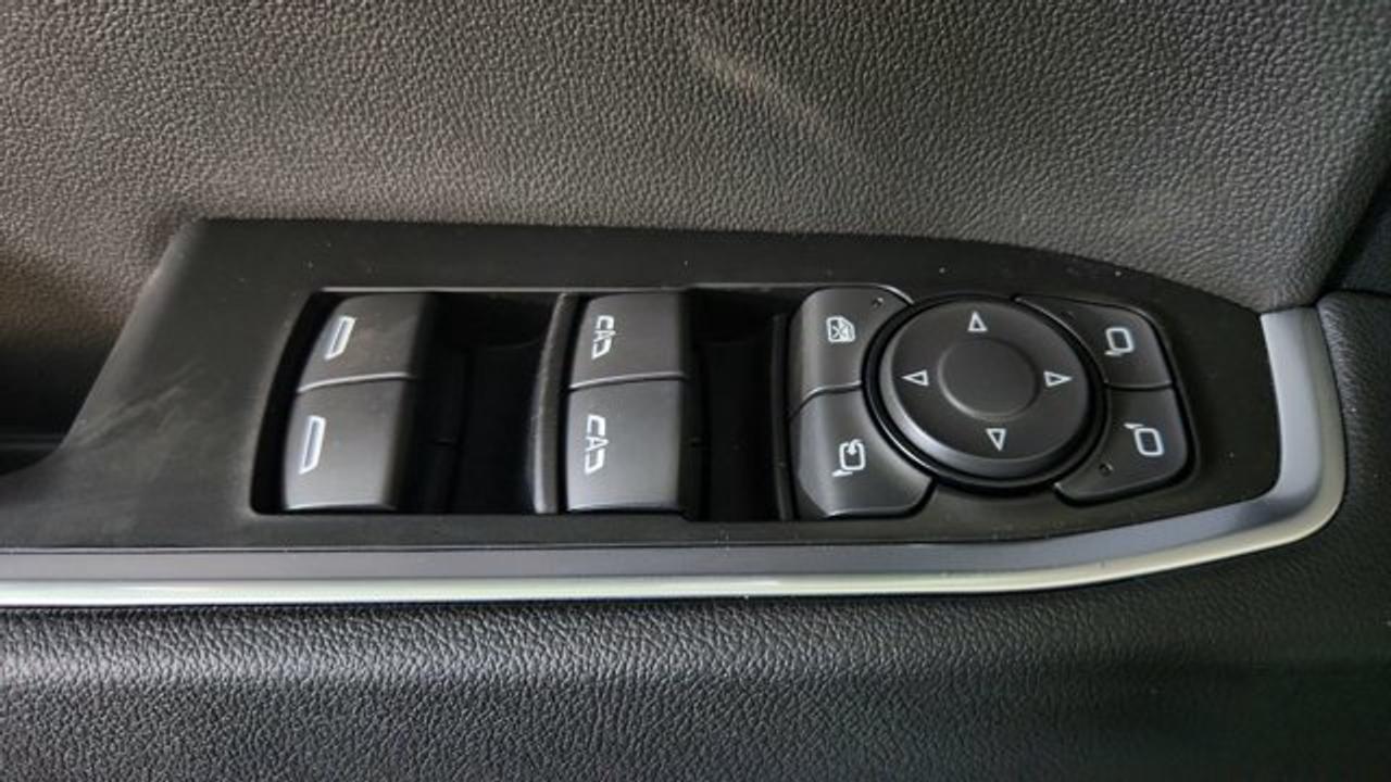 13725083