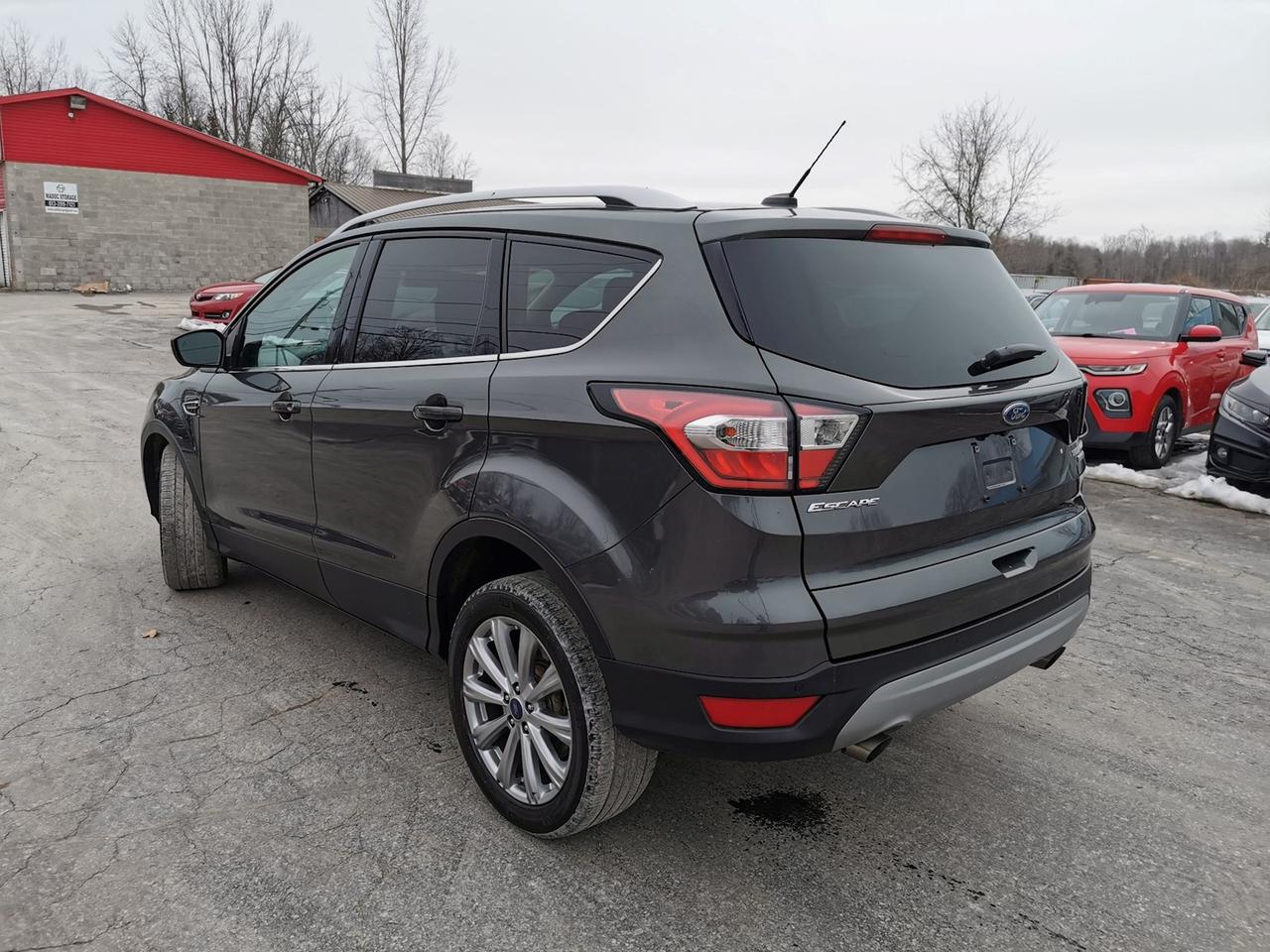 2017 Ford Escape Titanium Photo2