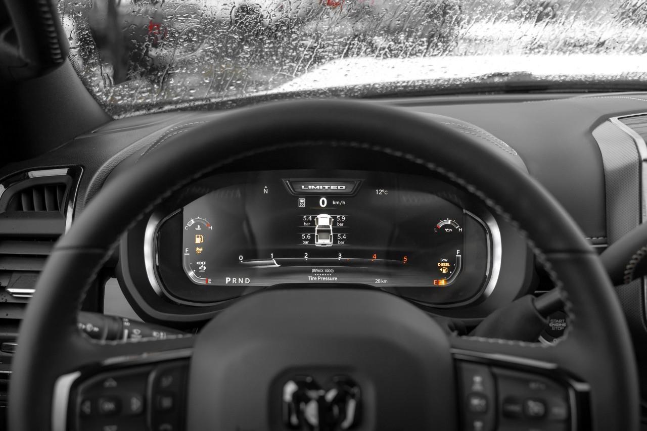 13725530