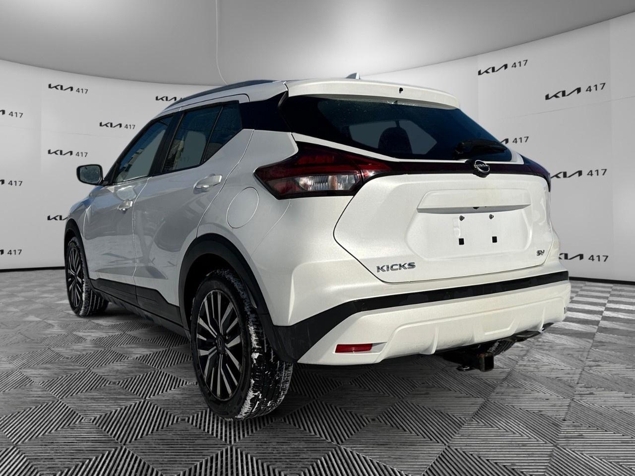 2022 Nissan Kicks SV FWD Photo2