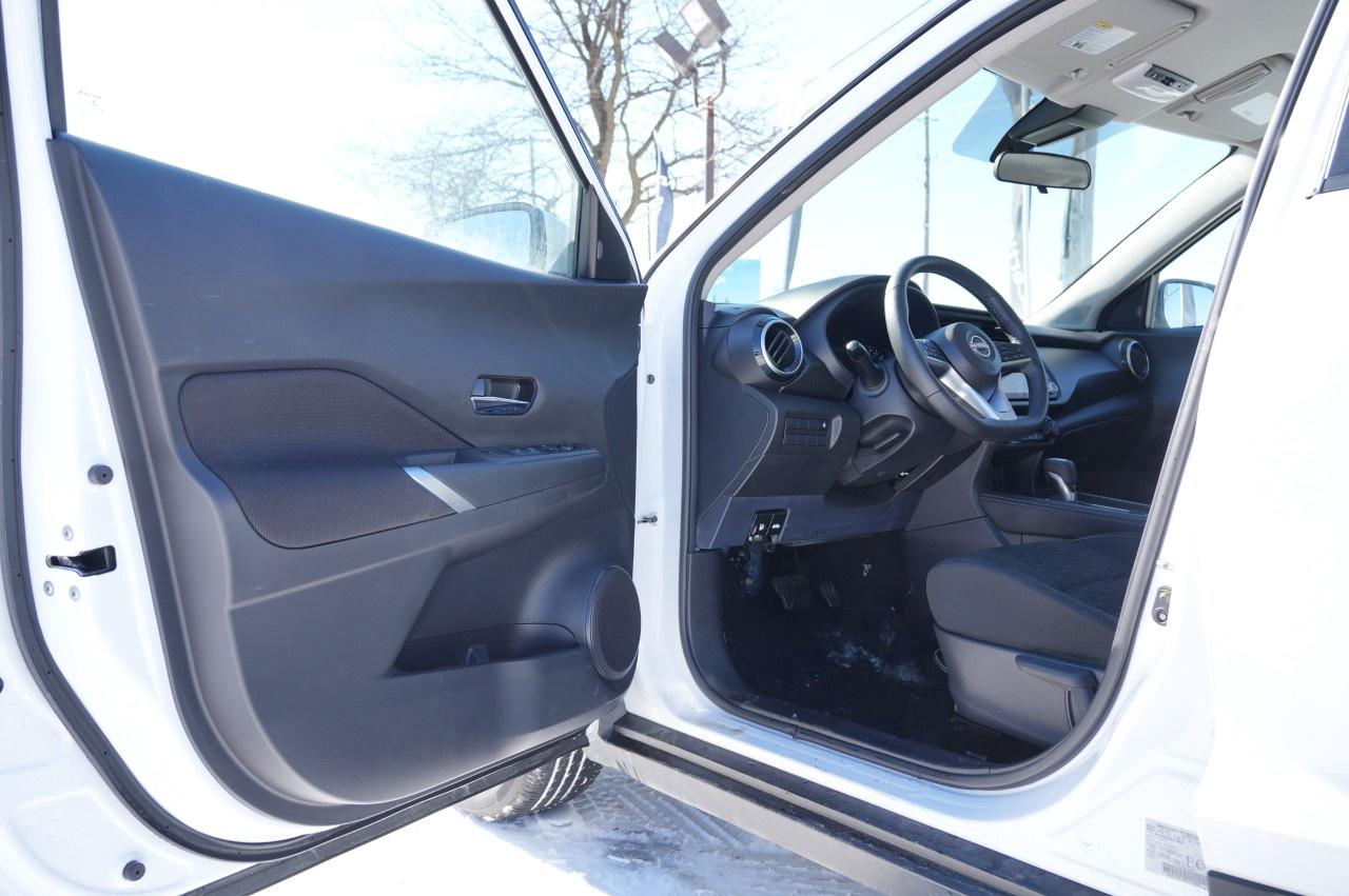 2022 Nissan Kicks SV FWD Photo