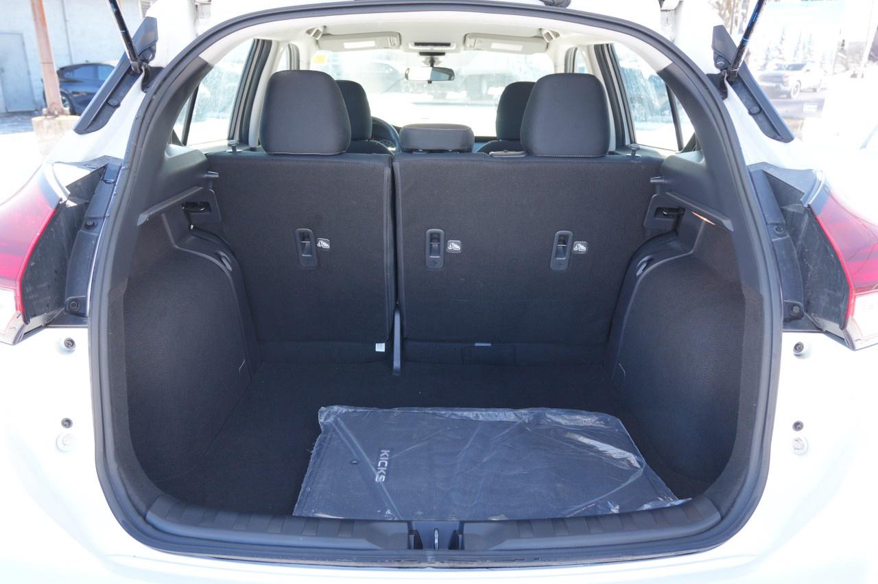 2022 Nissan Kicks SV FWD Photo