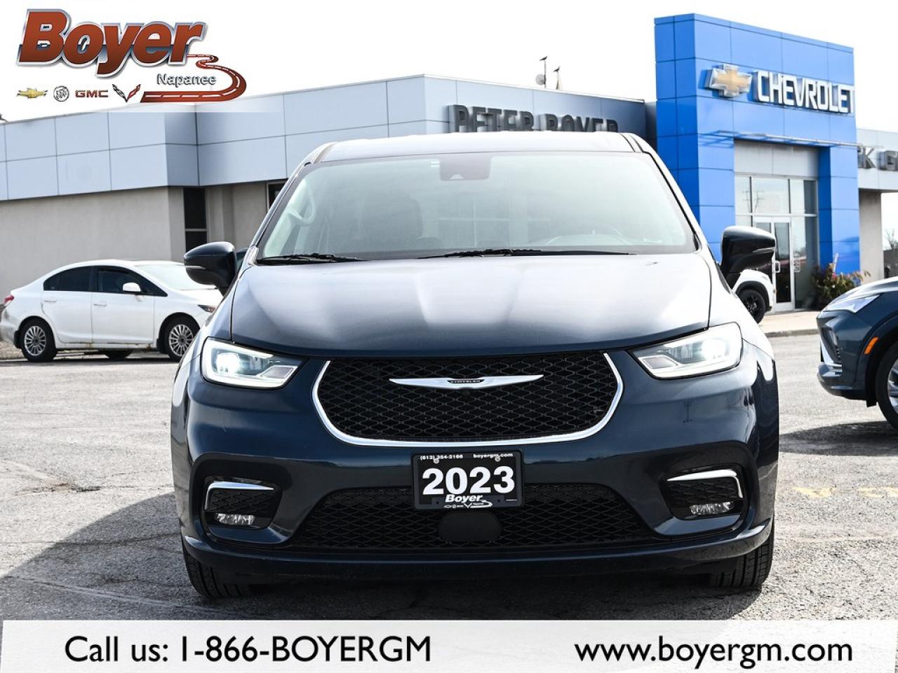 2023 Chrysler Pacifica Touring L FWD Photo