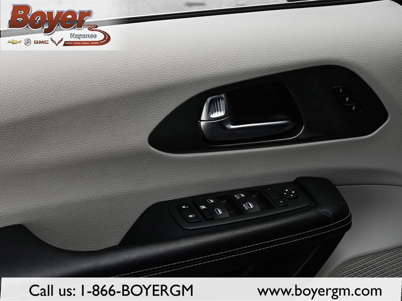 2023 Chrysler Pacifica Touring L FWD Photo