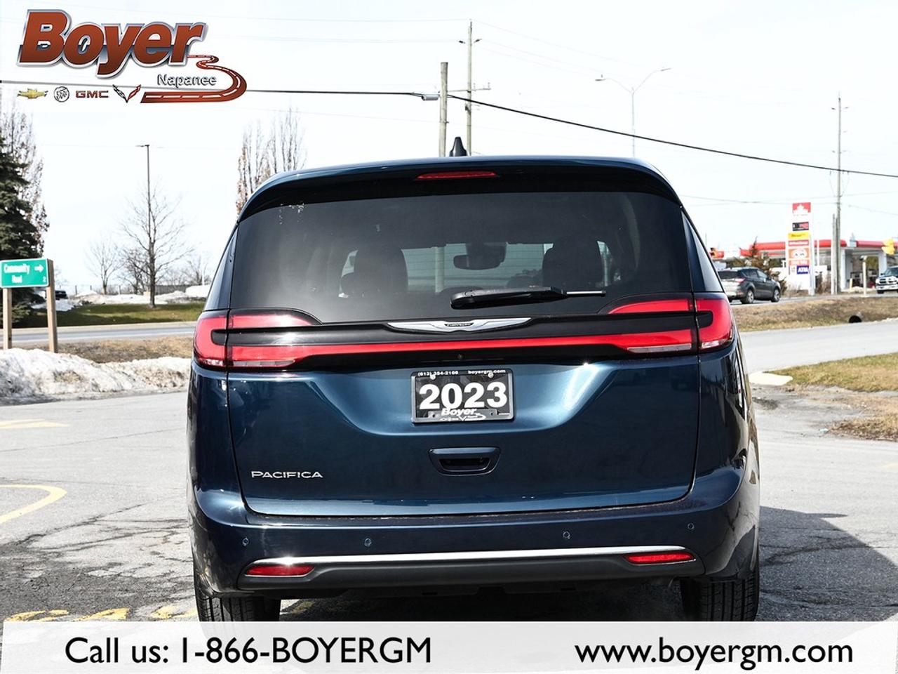 2023 Chrysler Pacifica Touring L FWD Photo