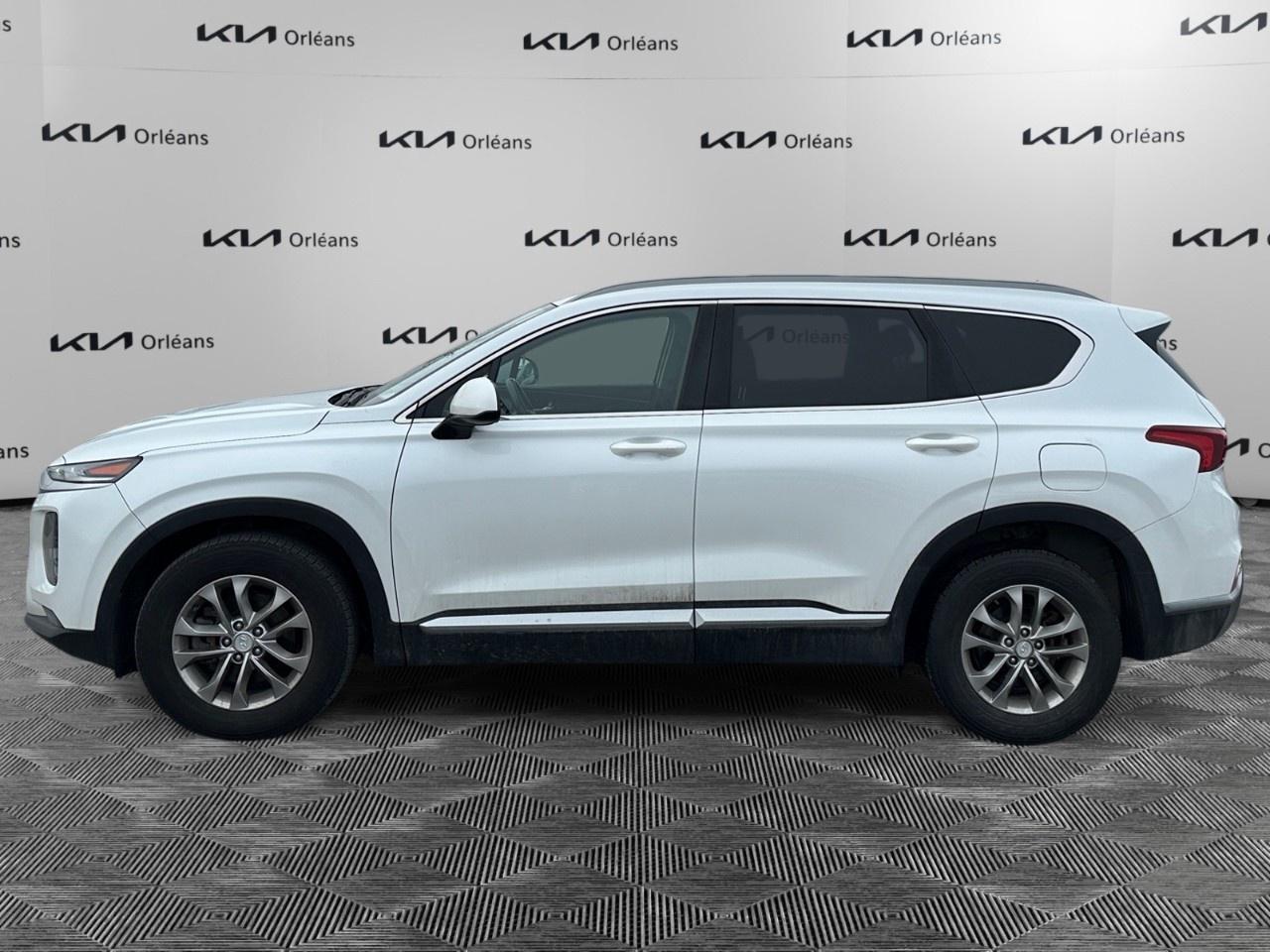 2020 Hyundai Santa Fe 2.4L Essential AWD w/Safety Package Photo
