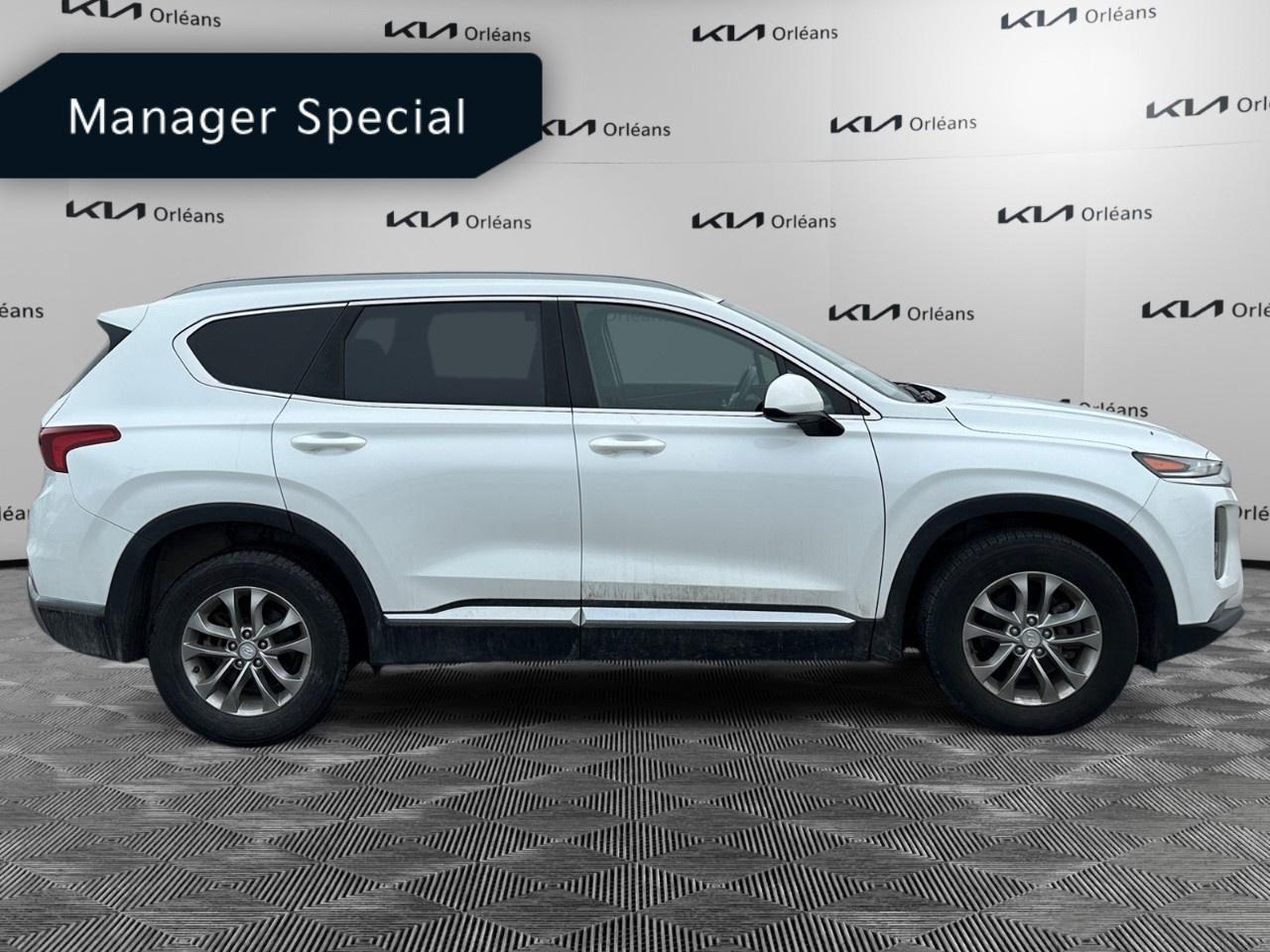 2020 Hyundai Santa Fe 2.4L Essential AWD w/Safety Package Photo