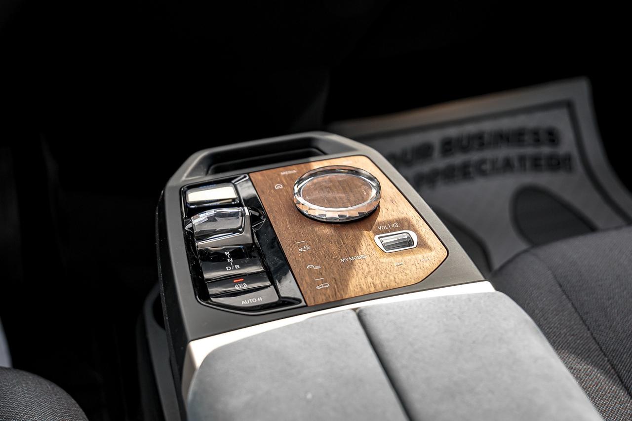 2022 BMW iX xDrive50 | MASSAGE SEATS | HUD | 360 CAM | HARMAN& Photo