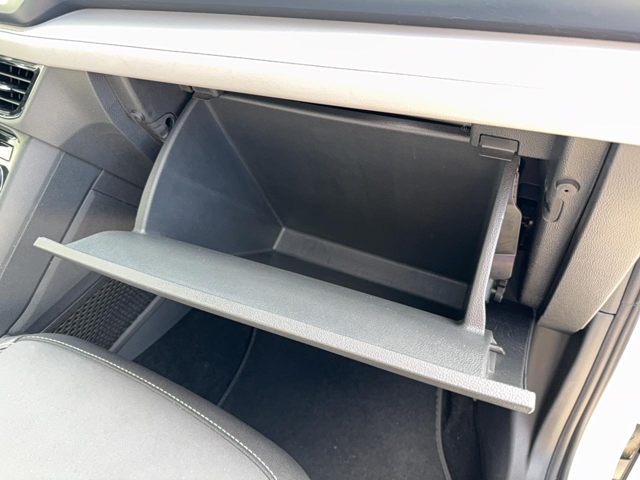 2024 Volkswagen Taos SE SE Photo