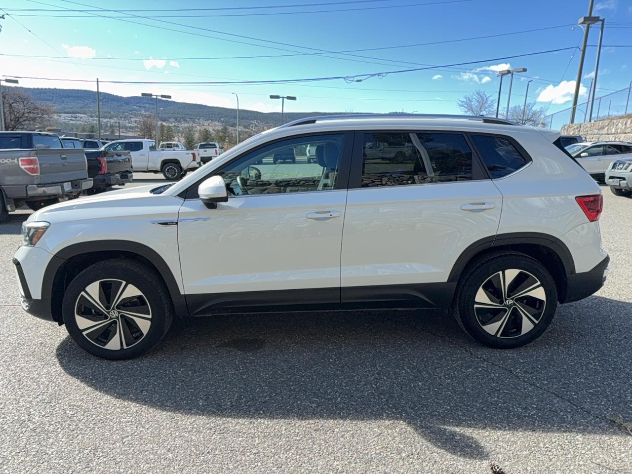2024 Volkswagen Taos SE SE Photo
