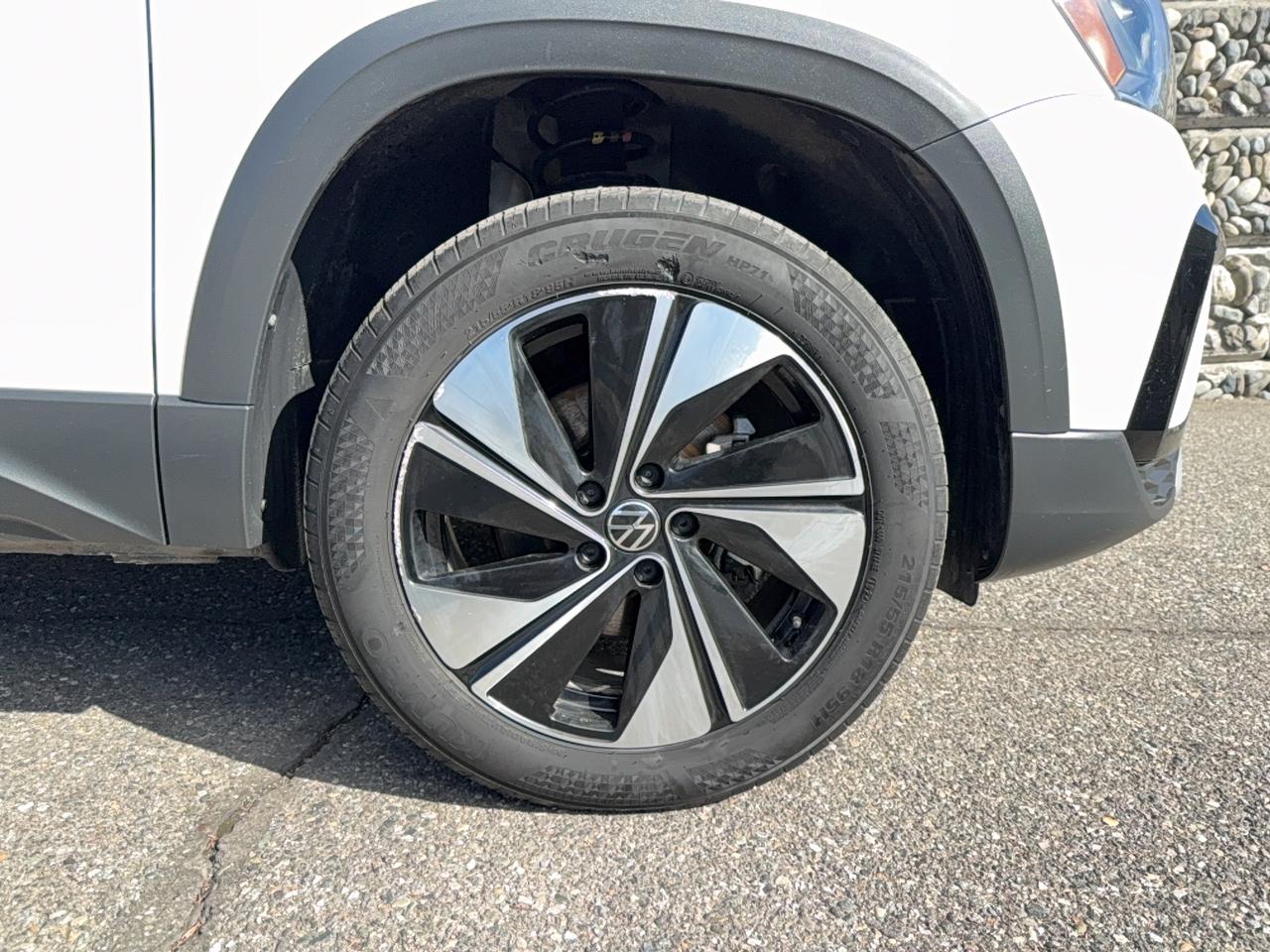 2024 Volkswagen Taos SE SE Photo
