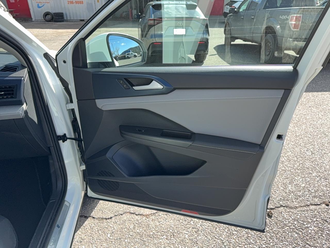 2024 Volkswagen Taos SE SE Photo