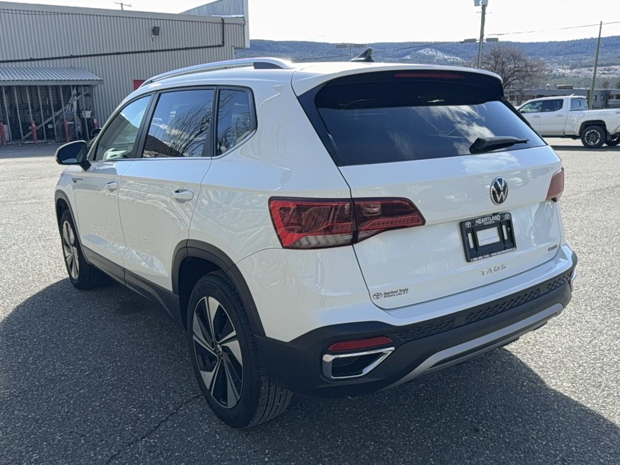 2024 Volkswagen Taos SE SE Photo