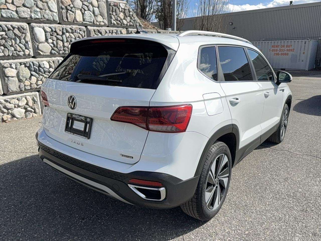 2024 Volkswagen Taos SE SE Photo