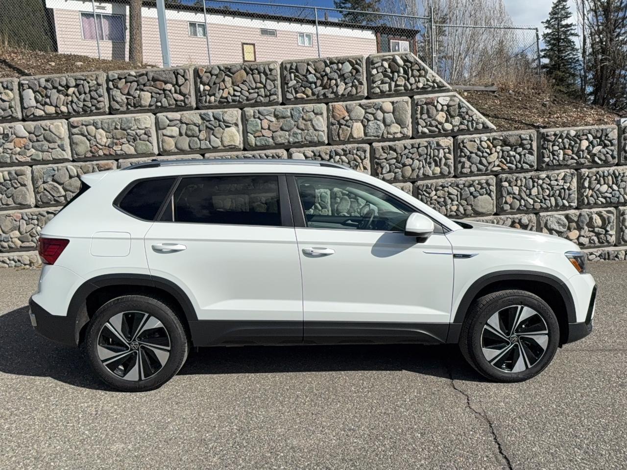 2024 Volkswagen Taos SE SE Photo
