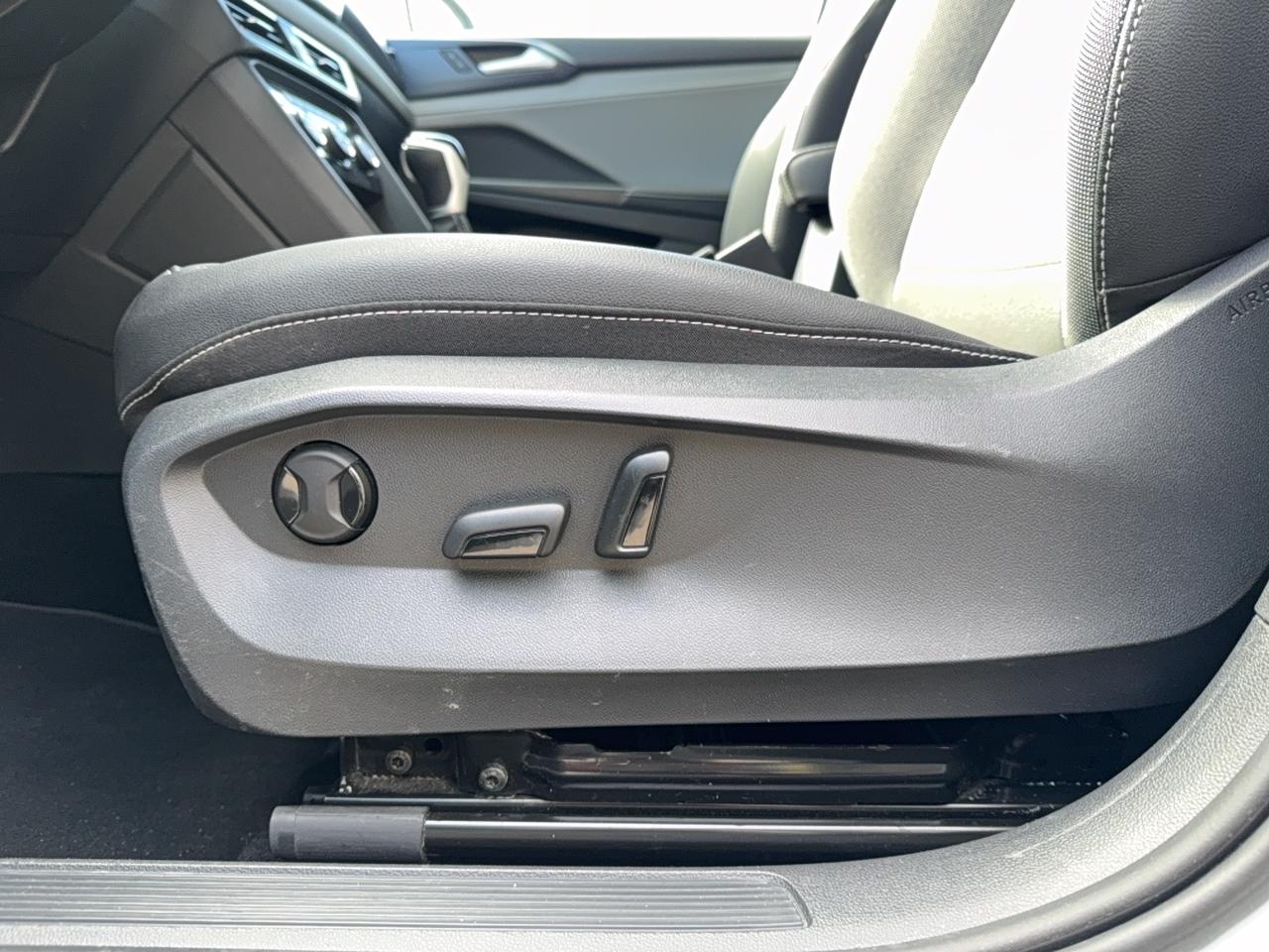 2024 Volkswagen Taos SE SE Photo