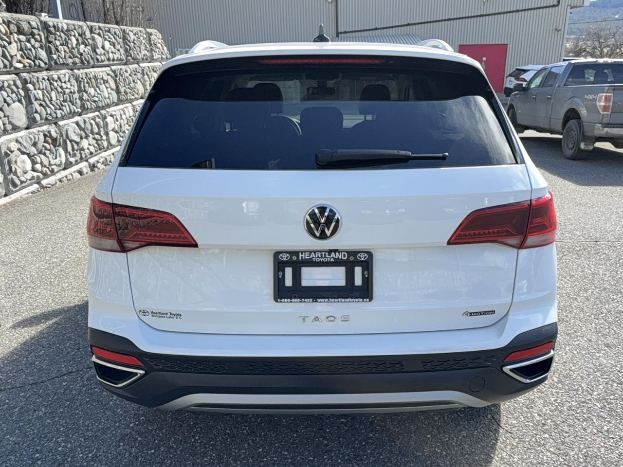 2024 Volkswagen Taos SE SE Photo