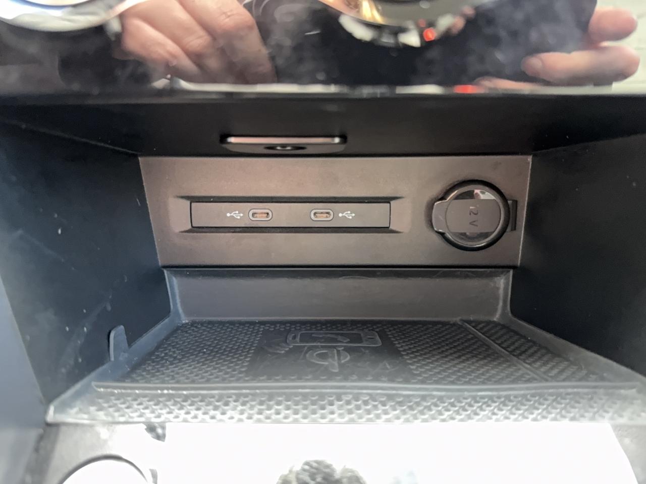 2024 Volkswagen Taos SE SE Photo