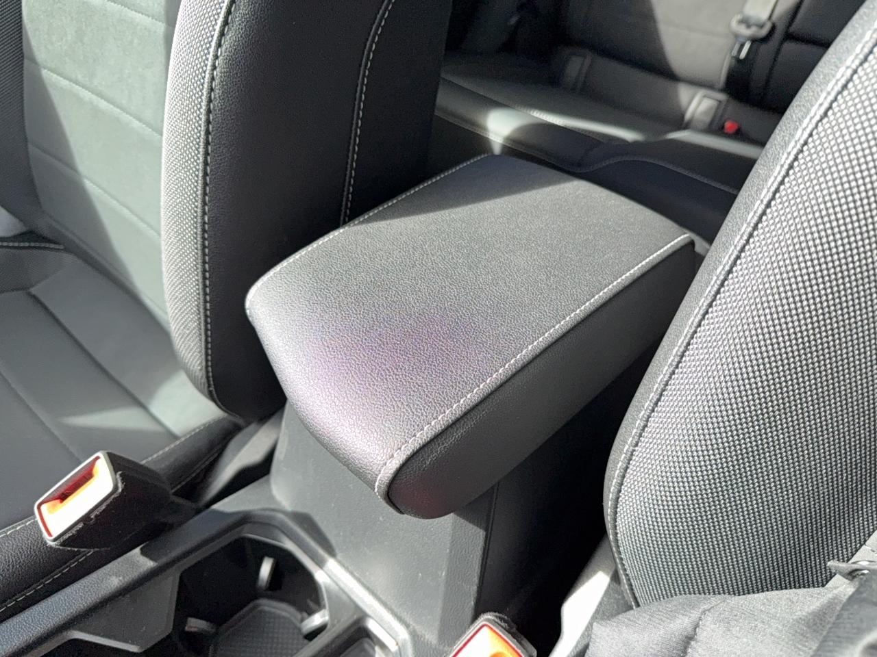 2024 Volkswagen Taos SE SE Photo