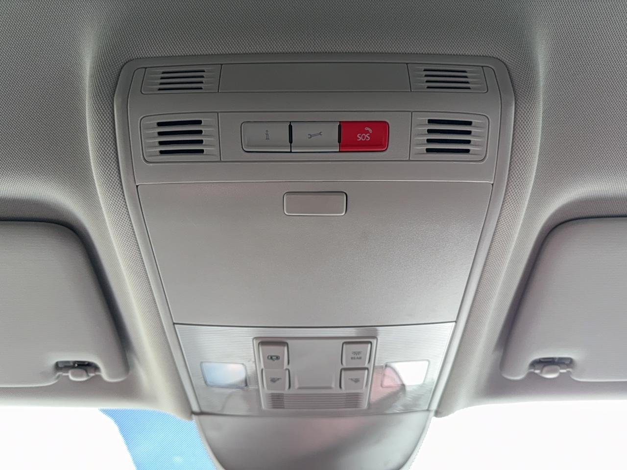 2024 Volkswagen Taos SE SE Photo