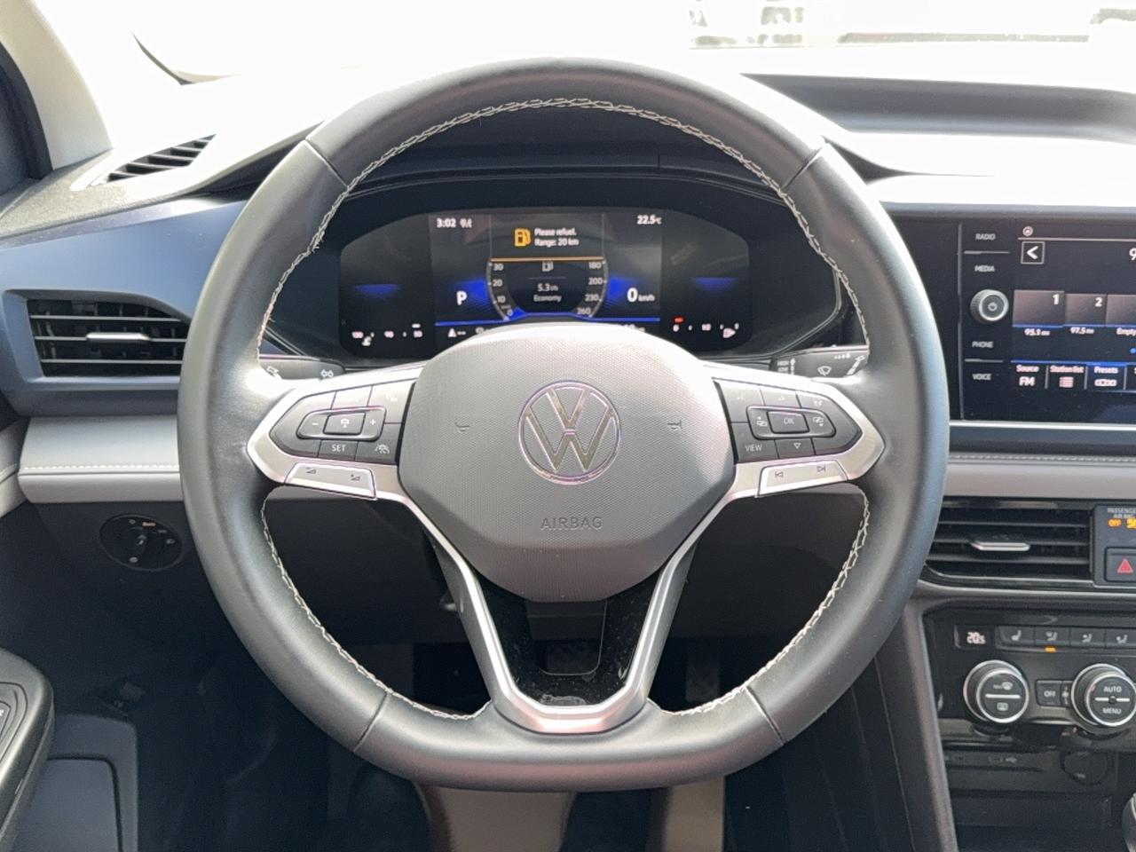 2024 Volkswagen Taos SE SE Photo