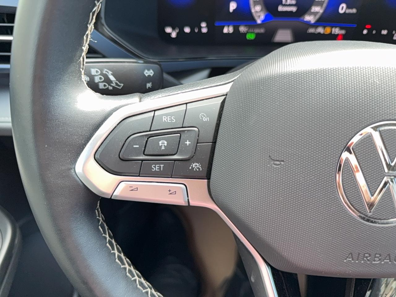 2024 Volkswagen Taos SE SE Photo