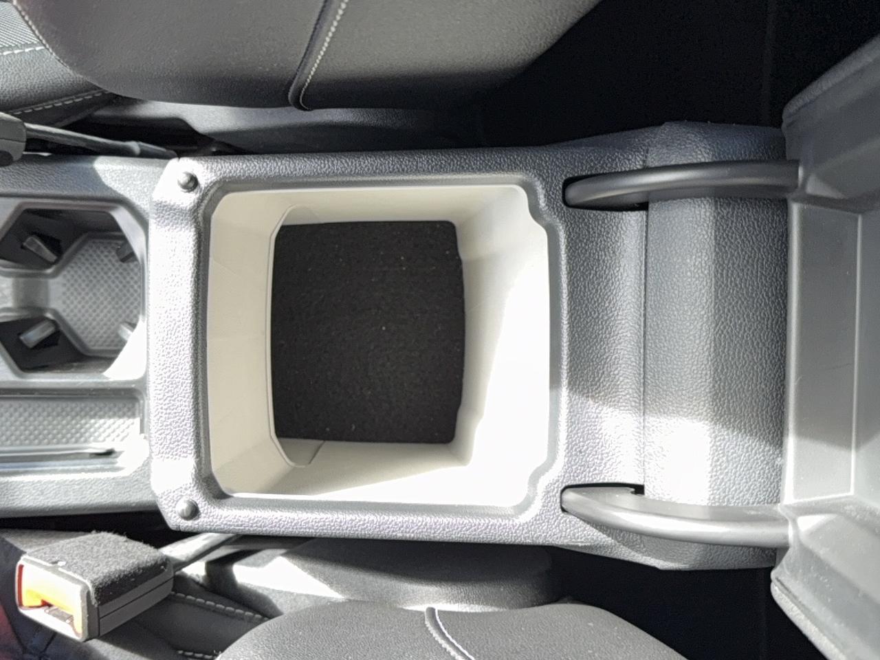 2024 Volkswagen Taos SE SE Photo
